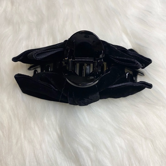 Women Large Black Velvet Bow Hair Claw Clip Pin Hair Fashion Accessories New - Picture 2 of 4